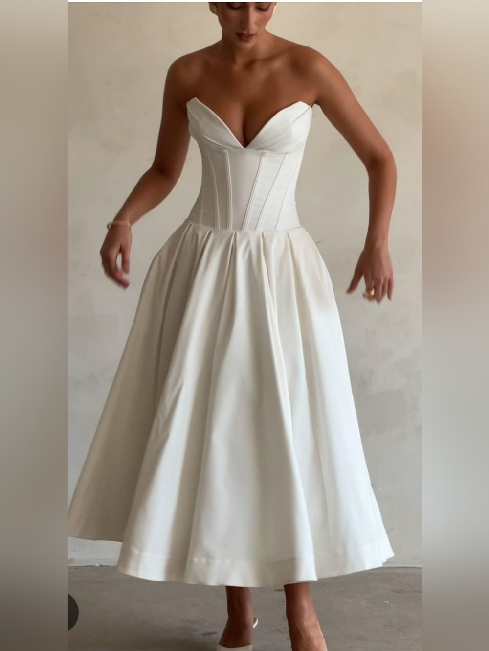 Lady Strapless Midi Dress
HOUSE OF CB. - Picture 5 of 13